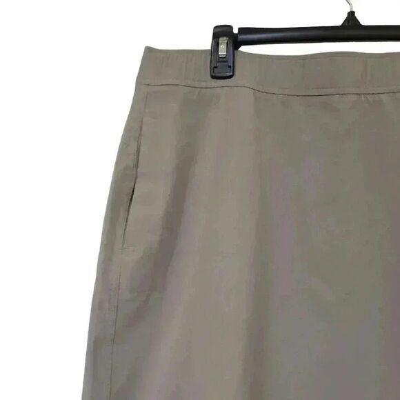 Eddie Bauer Women's Light Gray Poly/Spandex Rainier Pull On Skort w Pockets - Picture 3 of 8